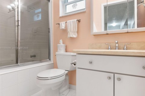 Casa en alquiler en Cutler Bay, Florida, 3 dormitorios, 187.38 m2 № 1993815 - foto 13