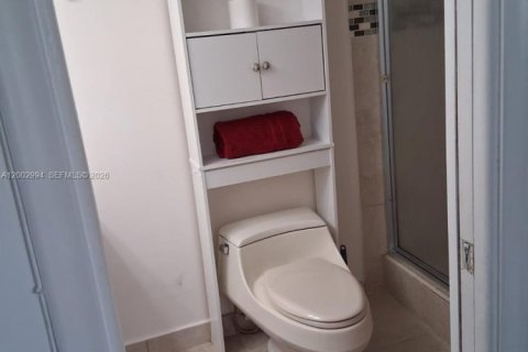 Condo in Hallandale Beach, Florida, 2 bedrooms  № 2069343 - photo 7