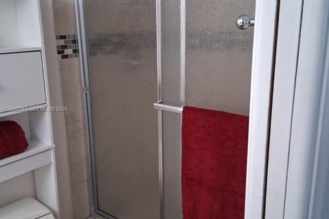 Condo in Hallandale Beach, Florida, 2 bedrooms  № 2069343 - photo 8