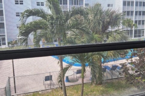 Condo in Hallandale Beach, Florida, 2 bedrooms  № 2069343 - photo 5
