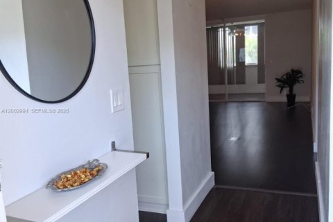 Condo in Hallandale Beach, Florida, 2 bedrooms  № 2069343 - photo 3