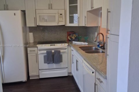 Condo in Hallandale Beach, Florida, 2 bedrooms  № 2069343