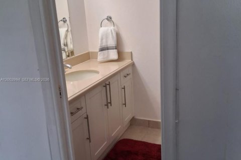 Condo in Hallandale Beach, Florida, 2 bedrooms  № 2069343 - photo 4