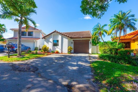 Casa en alquiler en Hialeah, Florida, 3 dormitorios, 112.5 m2 № 1993711 - foto 2