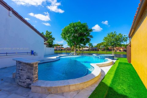 Casa en alquiler en Hialeah, Florida, 3 dormitorios, 112.5 m2 № 1993711 - foto 9