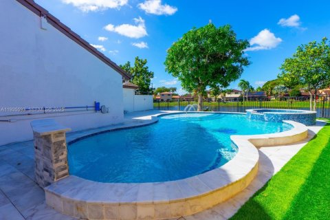 Casa en alquiler en Hialeah, Florida, 3 dormitorios, 112.5 m2 № 1993711 - foto 6