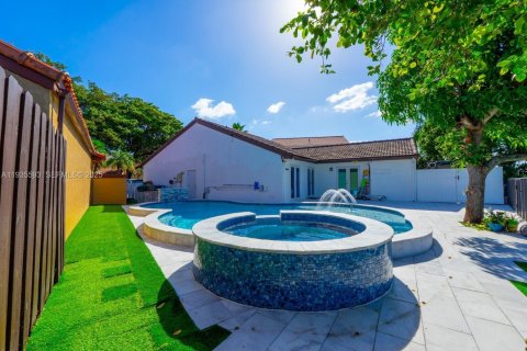 Casa en alquiler en Hialeah, Florida, 3 dormitorios, 112.5 m2 № 1993711 - foto 10