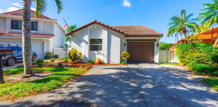 Casa en Hialeah, Florida 3 dormitorios, 112.5 m2 № 1993711