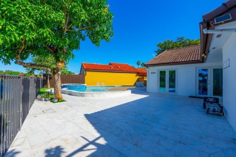 Casa en alquiler en Hialeah, Florida, 3 dormitorios, 112.5 m2 № 1993711 - foto 23