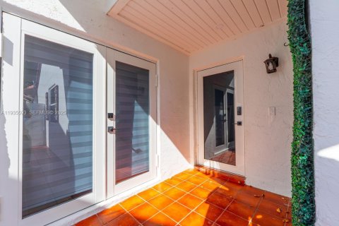 Casa en alquiler en Hialeah, Florida, 3 dormitorios, 112.5 m2 № 1993711 - foto 15