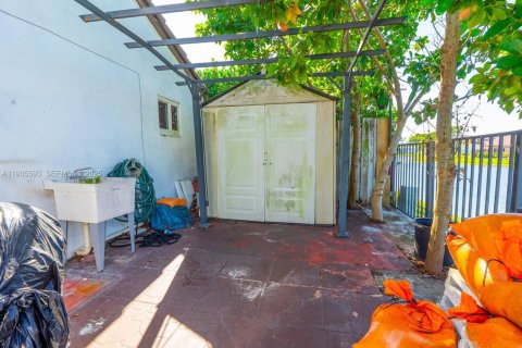 Casa en alquiler en Hialeah, Florida, 3 dormitorios, 112.5 m2 № 1993711 - foto 11