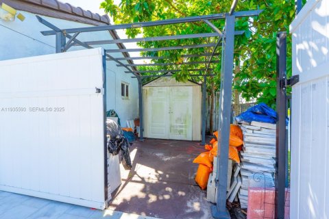 Casa en alquiler en Hialeah, Florida, 3 dormitorios, 112.5 m2 № 1993711 - foto 12