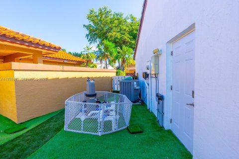 Casa en alquiler en Hialeah, Florida, 3 dormitorios, 112.5 m2 № 1993711 - foto 8