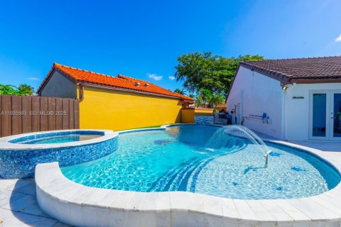 Casa en alquiler en Hialeah, Florida, 3 dormitorios, 112.5 m2 № 1993711 - foto 26