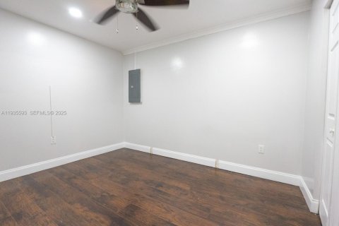 Casa en alquiler en Hialeah, Florida, 3 dormitorios, 112.5 m2 № 1993711 - foto 17