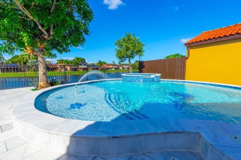 Casa en alquiler en Hialeah, Florida, 3 dormitorios, 112.5 m2 № 1993711 - foto 13