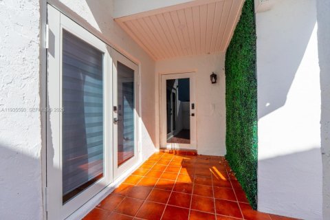 Casa en alquiler en Hialeah, Florida, 3 dormitorios, 112.5 m2 № 1993711 - foto 14