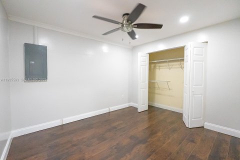 Casa en alquiler en Hialeah, Florida, 3 dormitorios, 112.5 m2 № 1993711 - foto 19