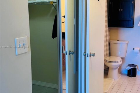 Copropriété à louer à Hollywood, Floride: 2 chambres, 102.19 m2 № 2010033 - photo 29