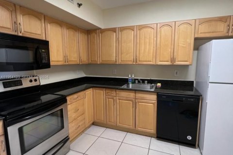 Copropriété à louer à Hollywood, Floride: 2 chambres, 102.19 m2 № 2010033 - photo 11