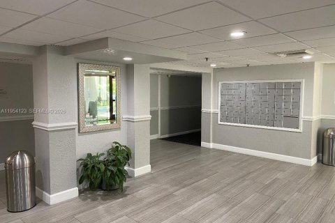 Copropriété à louer à Hollywood, Floride: 2 chambres, 102.19 m2 № 2010033 - photo 10