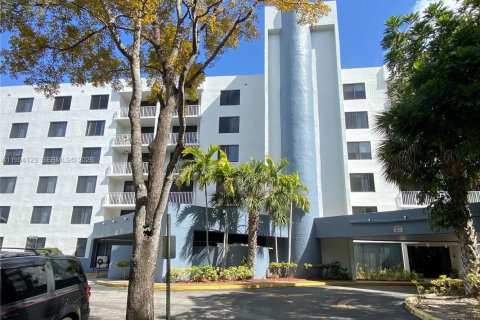 Copropriété à louer à Hollywood, Floride: 2 chambres, 102.19 m2 № 2010033 - photo 3