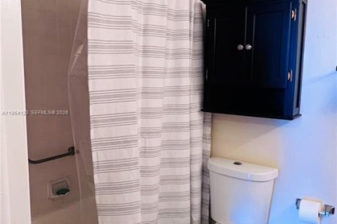 Copropriété à louer à Hollywood, Floride: 2 chambres, 102.19 m2 № 2010033 - photo 25