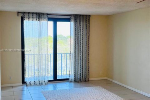 Copropriété à louer à Hollywood, Floride: 2 chambres, 102.19 m2 № 2010033 - photo 16