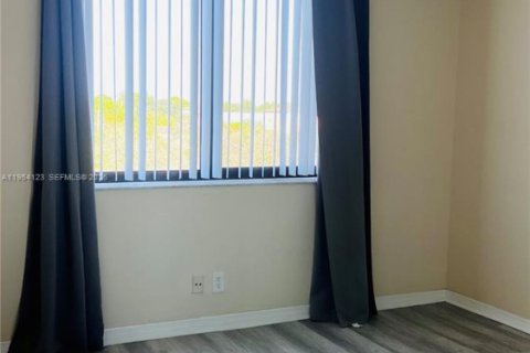 Copropriété à louer à Hollywood, Floride: 2 chambres, 102.19 m2 № 2010033 - photo 21