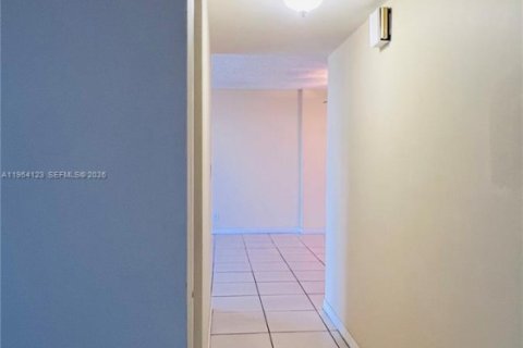 Copropriété à louer à Hollywood, Floride: 2 chambres, 102.19 m2 № 2010033 - photo 30