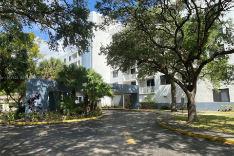 Copropriété à louer à Hollywood, Floride: 2 chambres, 102.19 m2 № 2010033 - photo 4