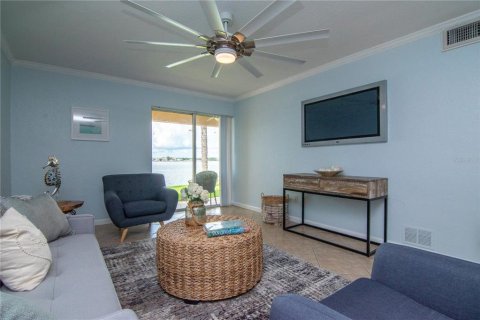 Condo in Dunedin, Florida, 2 bedrooms № 2166888 - photo 18