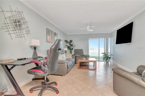 Condo in Dunedin, Florida, 2 bedrooms № 2166888 - photo 16
