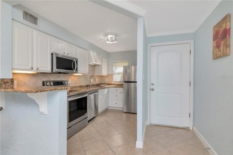 Condo in Dunedin, Florida, 2 bedrooms № 2166888 - photo 10