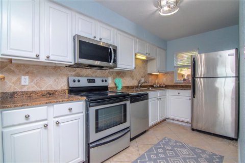 Condo in Dunedin, Florida, 2 bedrooms № 2166888 - photo 13