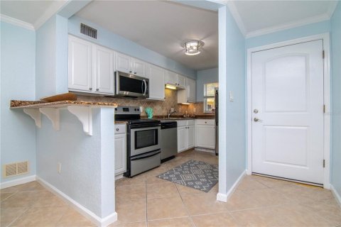 Condo in Dunedin, Florida, 2 bedrooms № 2166888 - photo 11