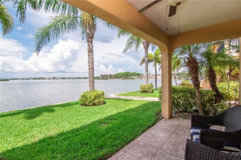 Condo in Dunedin, Florida, 2 bedrooms № 2166888