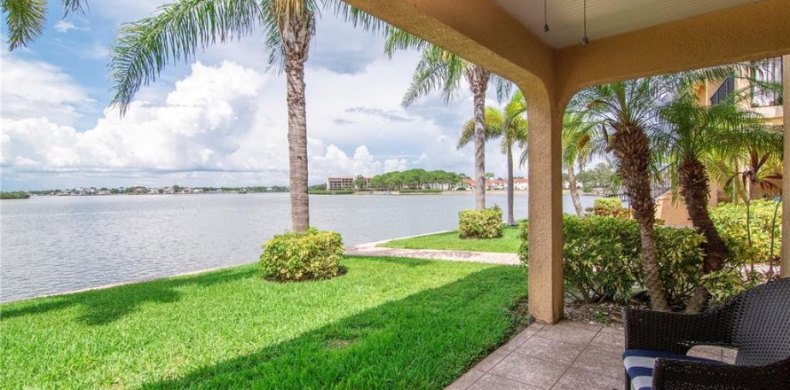 Condo in Dunedin, Florida, 2 bedrooms № 2166888