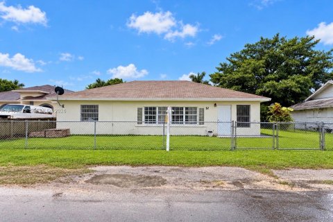 Casa en Homestead, Florida 3 dormitorios, 139.45 m2 № 2422168