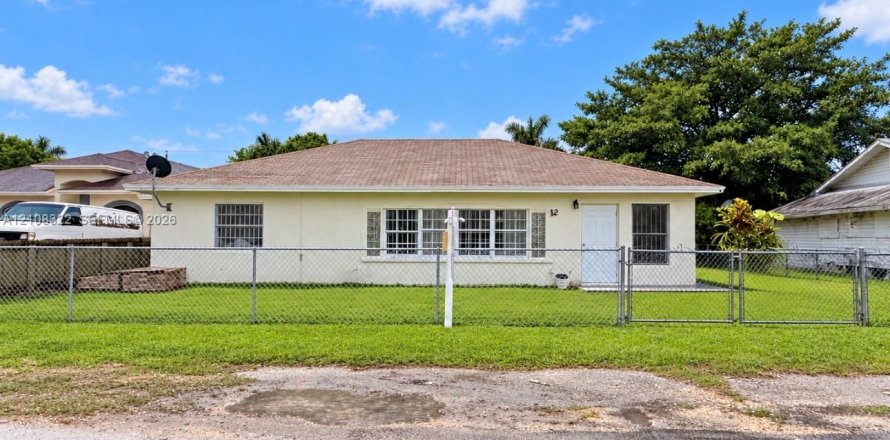 Casa en Homestead, Florida 3 dormitorios, 139.45 m2 № 2422168