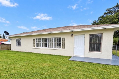 Casa en venta en Homestead, Florida, 3 dormitorios, 139.45 m2 № 2422168 - foto 2