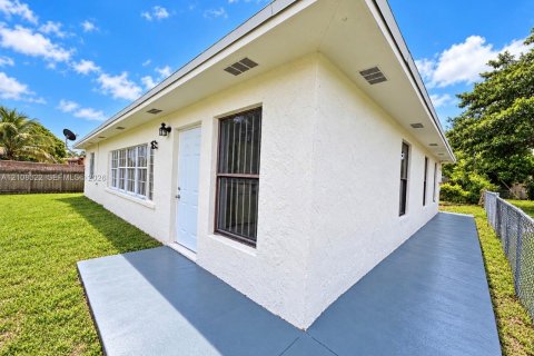 Casa en venta en Homestead, Florida, 3 dormitorios, 139.45 m2 № 2422168 - foto 3