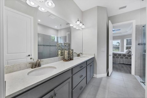 House in Bradenton, Florida 4 bedrooms, 235.6 sq.m. № 1910820 - photo 18