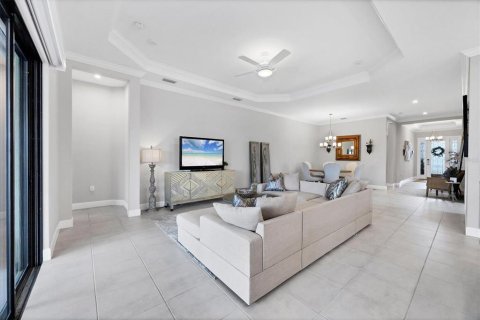 House in Bradenton, Florida 4 bedrooms, 235.6 sq.m. № 1910820 - photo 7