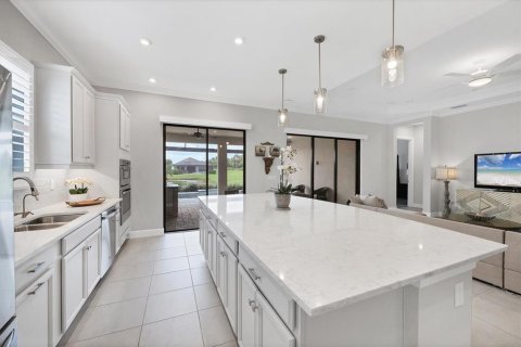 House in Bradenton, Florida 4 bedrooms, 235.6 sq.m. № 1910820 - photo 12