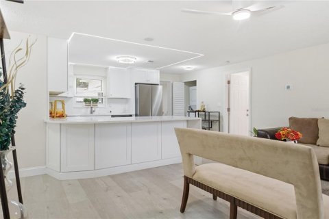 Casa en alquiler en New Port Richey, Florida, 3 dormitorios, 92.9 m2 № 2148552 - foto 3