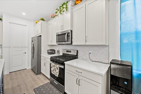 Casa en venta en Port St. Lucie, Florida, 3 dormitorios, 185.62 m2 № 2176458 - foto 7