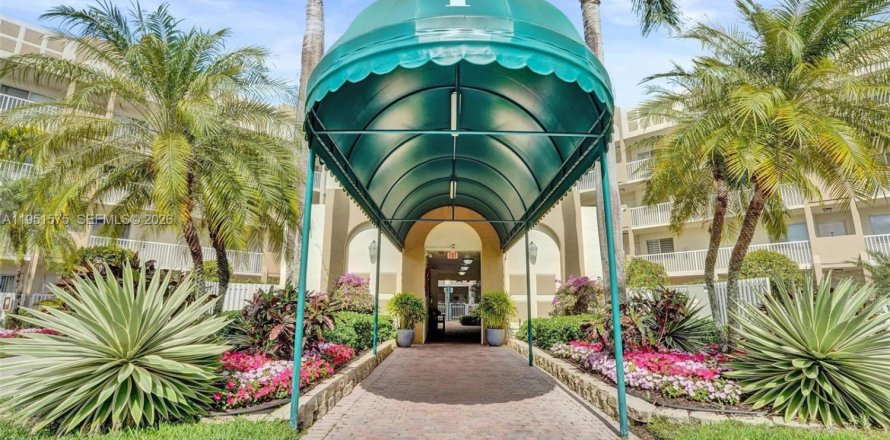 Condo in Tamarac, Florida, 2 bedrooms  № 2008675