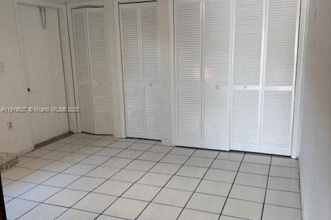 Casa en alquiler en Miami, Florida, 2 dormitorios, 204.38 m2 № 1975436 - foto 6
