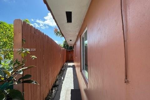 Casa en alquiler en Miami, Florida, 2 dormitorios, 204.38 m2 № 1975436 - foto 9